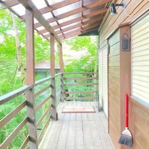 ペットと泊まれるロフト付建物｜CHILL SWING チビ的阳台或露台