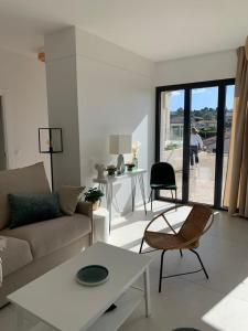 Et opholdsområde på Maisonnette with swimming pool