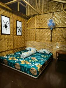 Ένα ή περισσότερα κρεβάτια σε δωμάτιο στο Sama Sama Homestay & Trekking Only Stay Here Book Trekking and Transport With Us