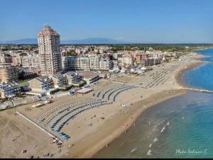 an aerial view of a beach with buildings and the ocean at Casa Nonna Rosa in Nettuno