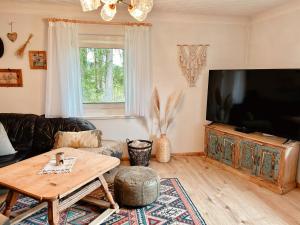 a living room with a large flat screen tv at CHILLHAUS Pear Mountain by AA Holiday Homes in Birnberg