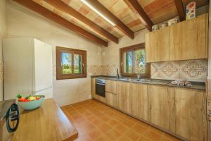 Kuchyňa alebo kuchynka v ubytovaní Finca ROTES Pollensa by Mallorca Villa Selection
