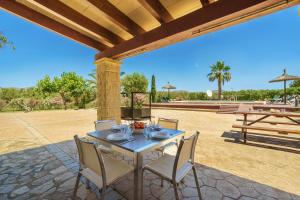 Patio alebo iná vonkajšia časť ubytovania Finca ROTES Pollensa by Mallorca Villa Selection