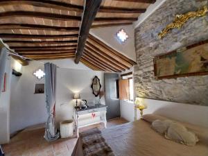 Postel nebo postele na pokoji v ubytování Romantic & Charming appartamento in centro storico Cuore di Toscana