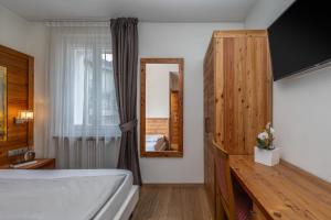 Posteľ alebo postele v izbe v ubytovaní Albergo Tuenno