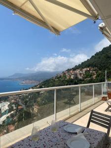 a balcony with a table and a view of the ocean at Attico sul mare in Grimaldi