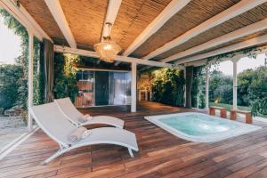 Bazén v ubytovaní Leonardo Trulli Resort alebo v jeho blízkosti