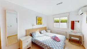 Postel nebo postele na pokoji v ubytování Villa PedroRoca-A Murcia Holiday Rentals Property + 19 fotografií