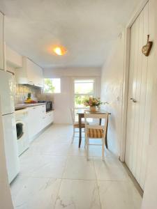 Η κουζίνα ή μικρή κουζίνα στο Dinateli Houses - Live like a local in Corfu