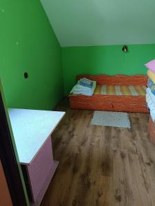 Postel nebo postele na pokoji v ubytování Bieszczadzkie Spanie Cisna 9