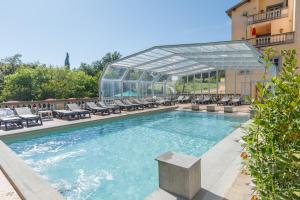 Bazén v ubytování Hotel Terme di Stigliano nebo v jeho okolí