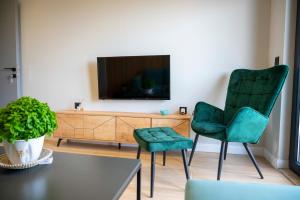 TV a/nebo společenská místnost v ubytování RiA BLU DELUXE HOTEL