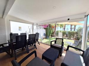 A seating area at Baria I Adosado