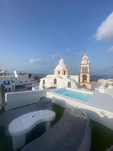 Gallery image of EvnOikon I- Jacuzzi Cave House in Fira in Fira