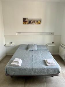 Postel nebo postele na pokoji v ubytování Hostal La Masia