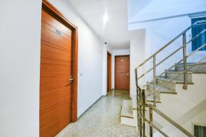 新德里Fabhotel Sparkling - Nr Yashobhoomi Convention Centre的相册照片
