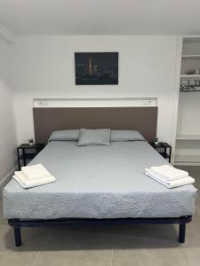 Postel nebo postele na pokoji v ubytování Hostal La Masia