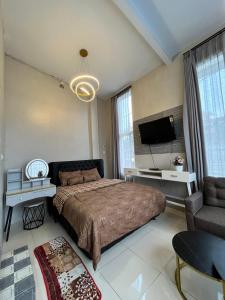 TV a/nebo společenská místnost v ubytování JAVA Hostel Tumpak Sewu