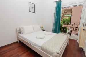 Postel nebo postele na pokoji v ubytování Chrysa's apartment