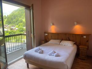 Postel nebo postele na pokoji v ubytování Hôtel Le MontBlanc Flumet