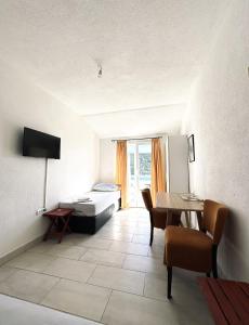 TV a/nebo společenská místnost v ubytování Apartments Mango