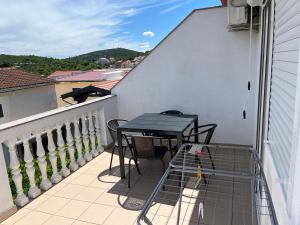 Balkón alebo terasa v ubytovaní Apartments Mais Tisno