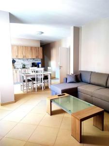 a living room with a couch and a table at Dahlila's Home in Pogradec