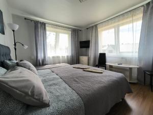 Ένα ή περισσότερα κρεβάτια σε δωμάτιο στο Poilsis Palangoje pas Daivą