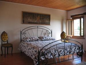 a bedroom with a bed and a picture on the wall at Casa Nonna Silla Cison di Valmarino in Cison di Valmarino