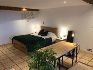 Postel nebo postele na pokoji v ubytování Relais des Salines