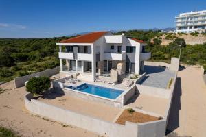 Bazén v ubytování Luxury Guest House Rose nebo v jeho okolí