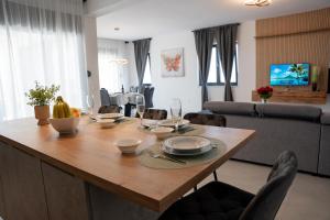 TV a/nebo společenská místnost v ubytování Luxury Guest House Rose