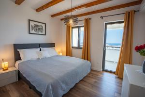 Postel nebo postele na pokoji v ubytování Luxury Guest House Rose + 47 fotografií