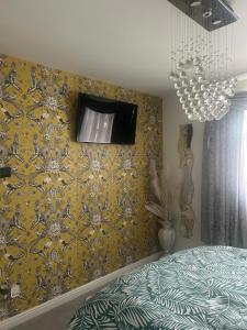 Ένα ή περισσότερα κρεβάτια σε δωμάτιο στο Modern well kept home- Entire House +15 φωτογραφίες