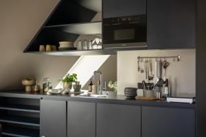 Una cocina o kitchenette en Unity Malmö - A Studio Hotel