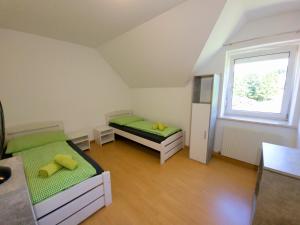 Posteľ alebo postele v izbe v ubytovaní Apartments in Grüner Umgebung
