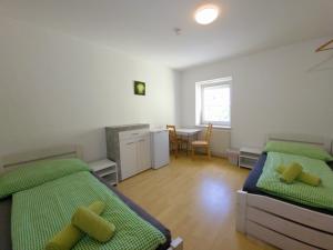 Posteľ alebo postele v izbe v ubytovaní Apartments in Grüner Umgebung