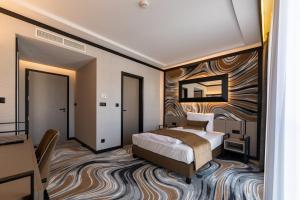 Postel nebo postele na pokoji v ubytování Hotel Debrecen