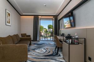TV a/nebo společenská místnost v ubytování Hotel Debrecen