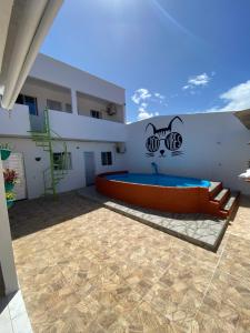 a swimming pool in the middle of a building at Pousada Japaratinga Good Vibes in Japaratinga +62 photos