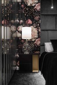 Giường trong phòng chung tại Apartament Lustrzany Waterlane Island Spa Gdańsk +32 ảnh