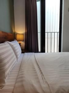 Łóżko lub łóżka w pokoju w obiekcie Kenting Cozy B&B