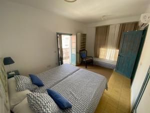 Ein Bett oder Betten in einem Zimmer der Unterkunft Blue Beach House ATICO CON TERRAZA