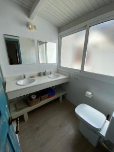 Ein Badezimmer in der Unterkunft Blue Beach House ATICO CON TERRAZA