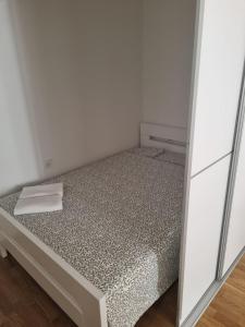 Postel nebo postele na pokoji v ubytování Apartment MareMare Budva