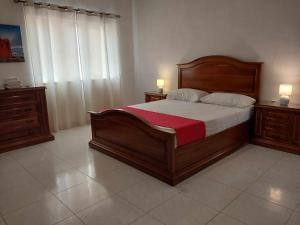 Rúm í herbergi á Nr41 Holiday Apartment - Close to Village Centre, Promenade, Shops & Restaurants