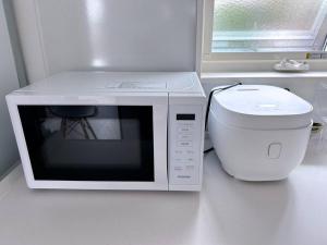 Фотография из галереи 站前2分 白色浪漫小屋 精致独栋 最多可住4人 免费自行车 有停车位 в городе Фудзисава