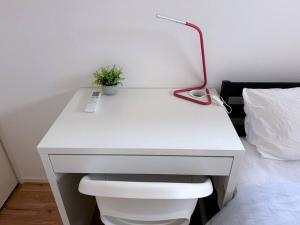 Фотография из галереи 站前2分 白色浪漫小屋 精致独栋 最多可住4人 免费自行车 有停车位 в городе Фудзисава