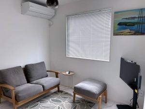 Телевизор и/или развлекательный центр в 站前2分 白色浪漫小屋 精致独栋 最多可住4人 免费自行车 有停车位