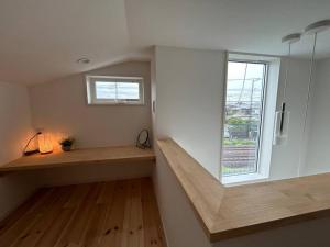Кровать или кровати в номере 站前2分 白色浪漫小屋 精致独栋 最多可住4人 免费自行车 有停车位